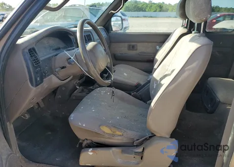 2000 Toyota Tacoma Xtracab z USA, uszkodzony, nr VIN 4TAWN72N8YZ621860